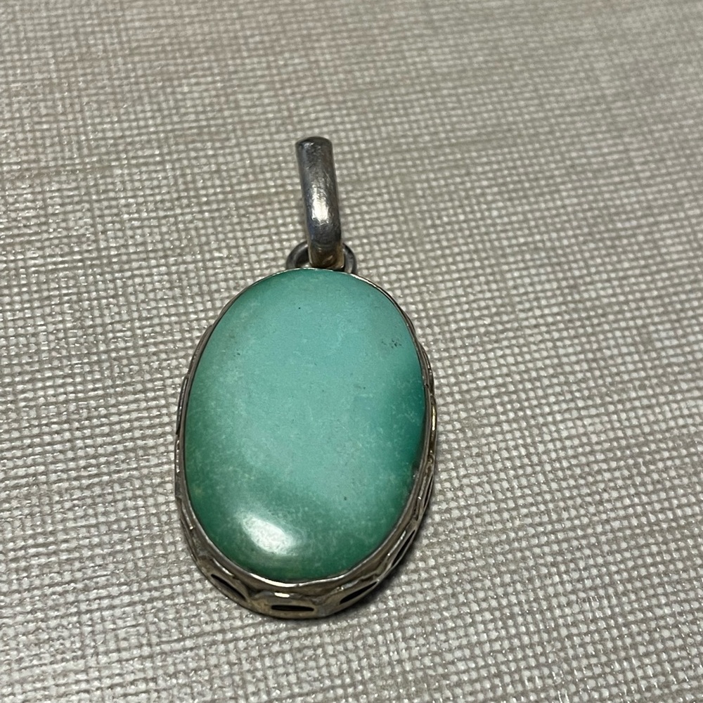 Very pretty older drop